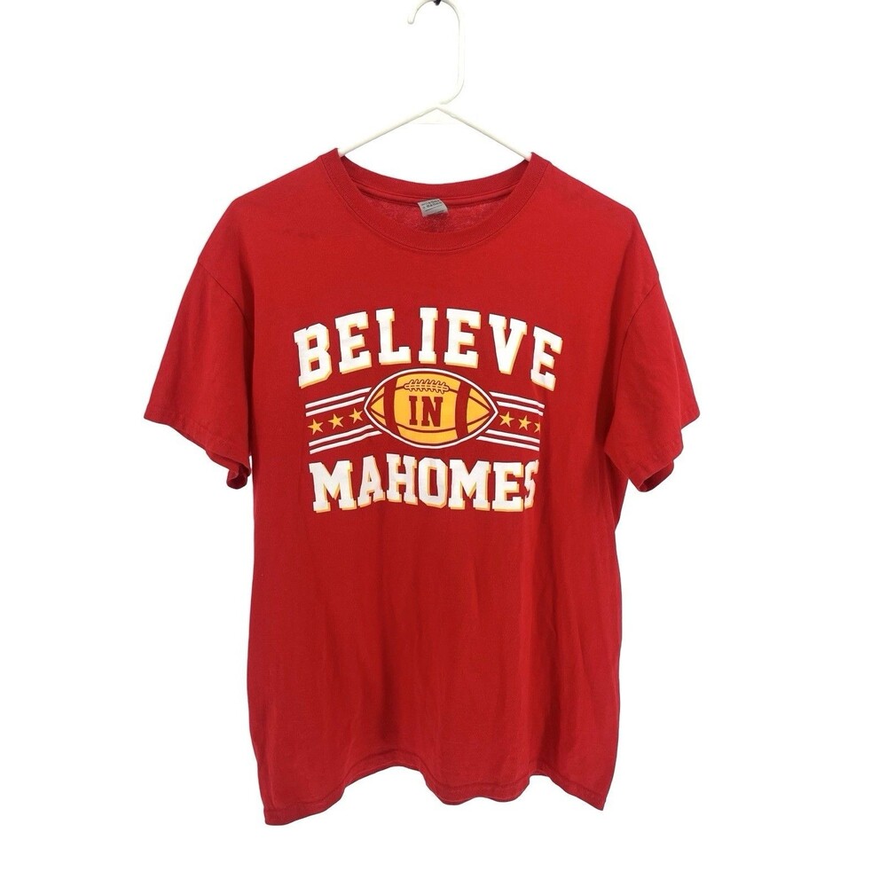 Believe in Mahomes T Shirt Mens Medium Red Kansas City Football Fan Graphic